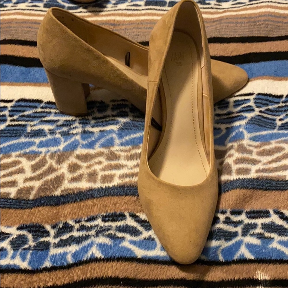 Nude sued heel